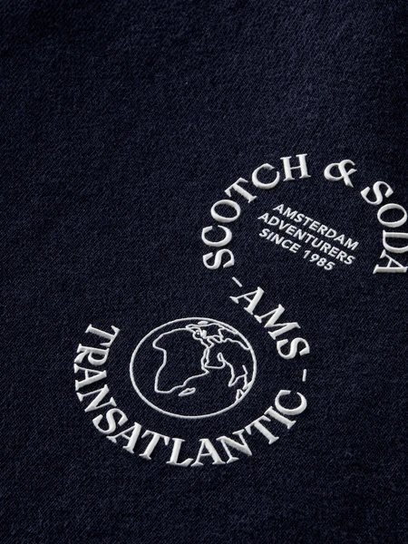 Regular raglan-fit artwork sweatshirt in Organic Cotton Scotch & Soda Regular Raglan-fit Artwork Sweatshirt In Organic Cotton -Akubra Store webimage 0681830E 02DC 4611 BA8B52B7C1AD19A2